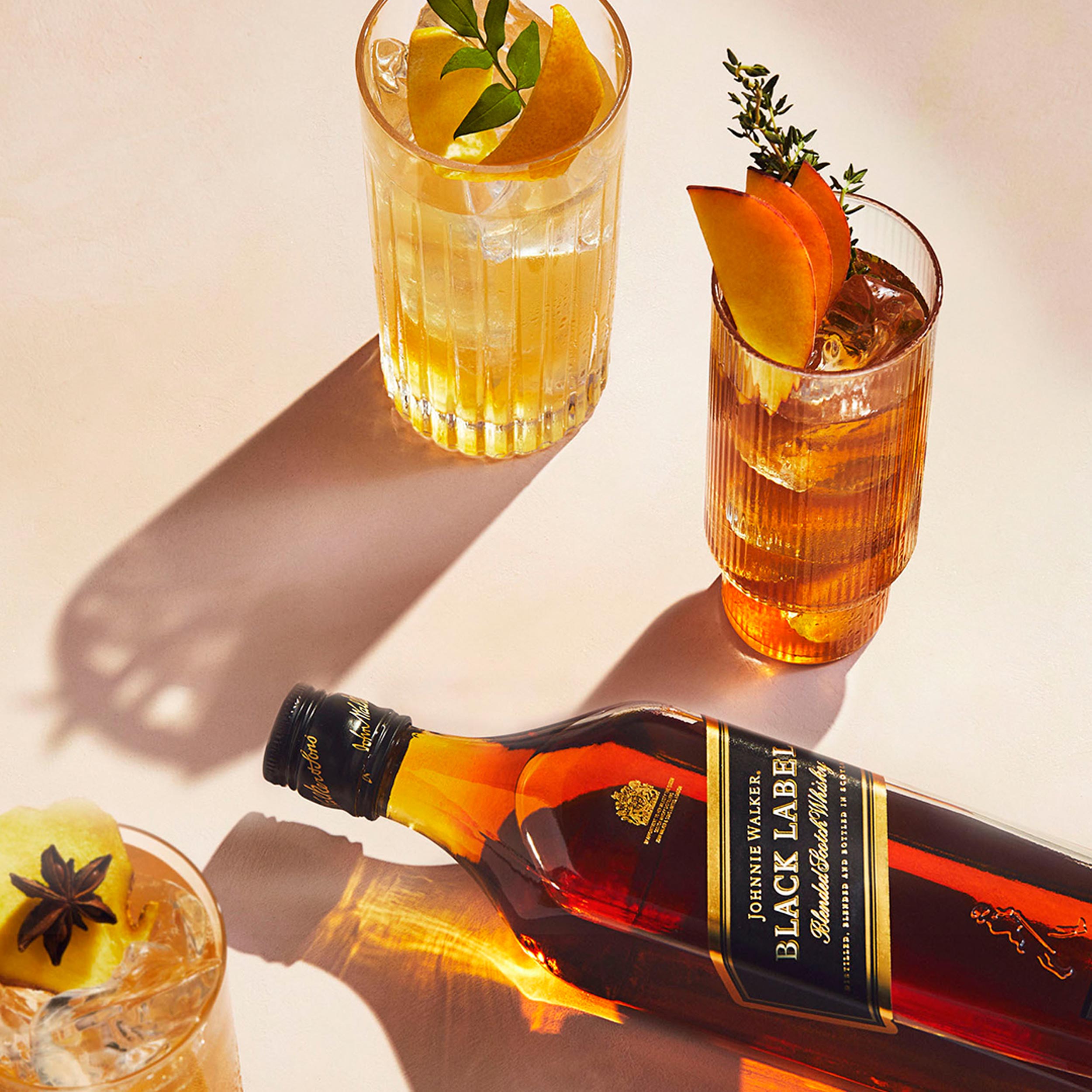 johnniewalker blacklabel giftset lifestyle 05 johnniewalker blacklabel giftset lifestyle 05